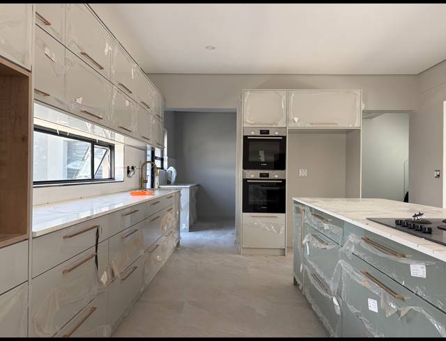 5 BEDROOM HOUSE FOR SALE IN SANDOWN